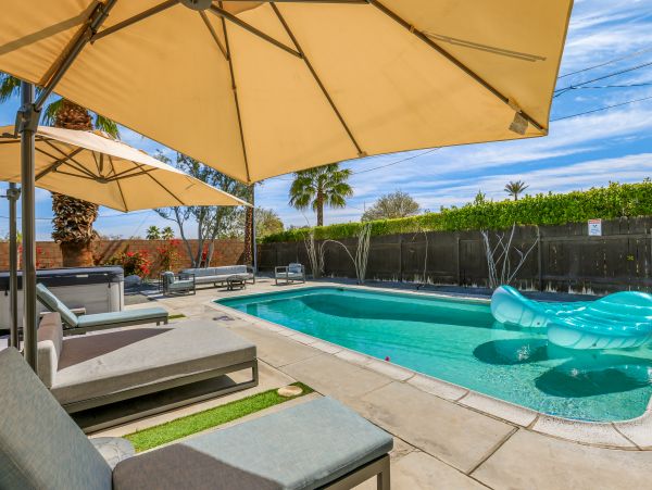 Palm Springs Home 1028384