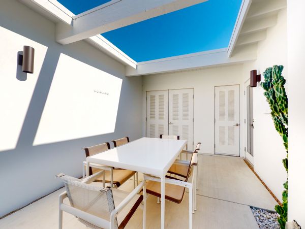 Palm Springs Home 1028414