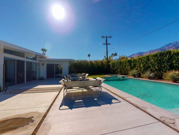 Palm Springs Home 1028414