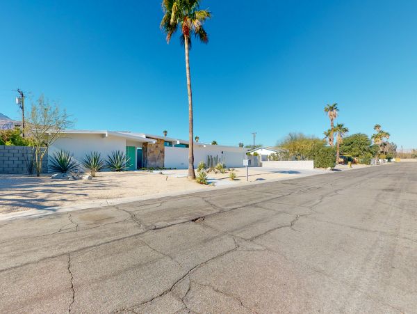 Palm Springs Home 1028414