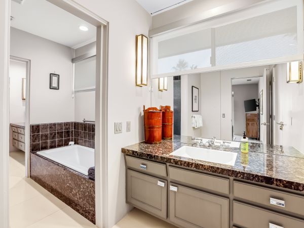 Stunning Luxury Home with Private Pool & Spa in Palm Springs