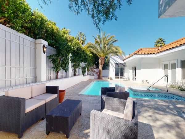 Palm Springs Home 1028422