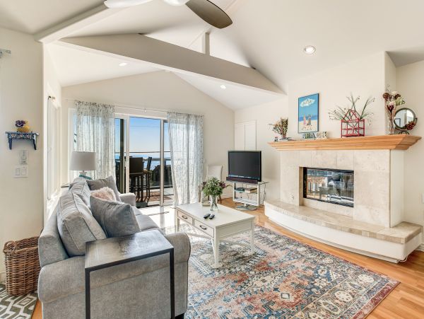 San Diego Beach Communities North Home 1028438