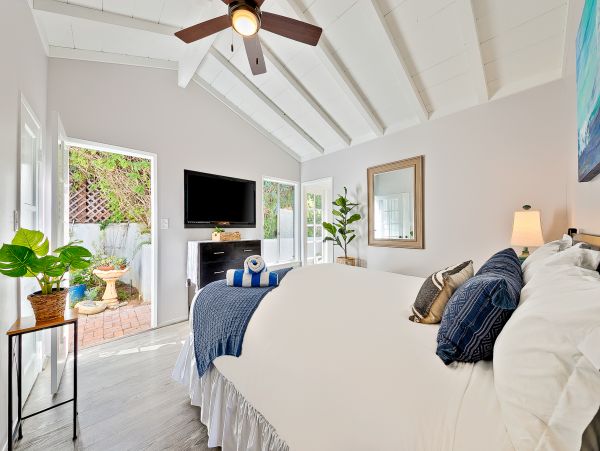 San Diego Beach Communities North Home 1028443