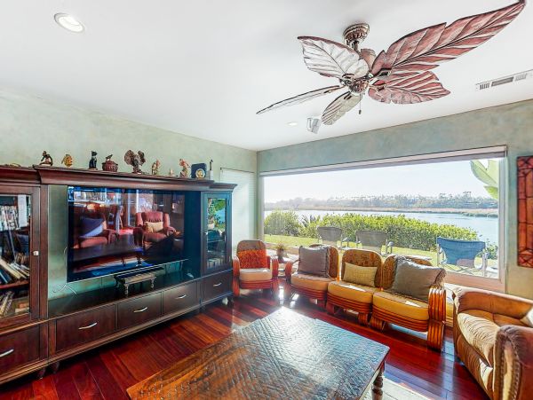 San Diego Beach Communities North Home 1028444
