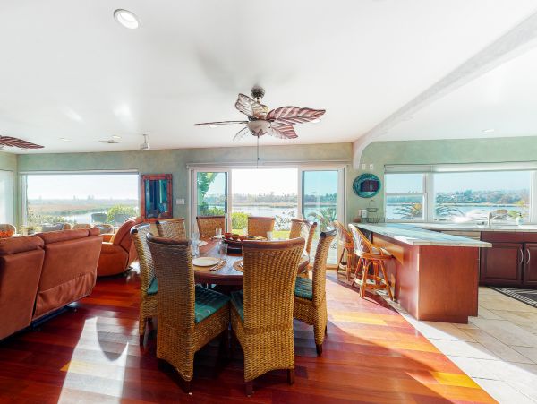 San Diego Beach Communities North Home 1028444