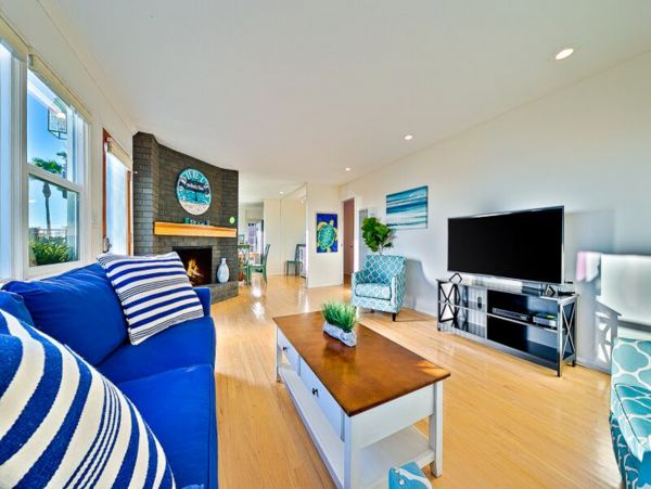 San Diego Beach Communities North Home 1028445