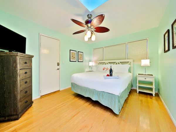 San Diego Beach Communities North Home 1028445