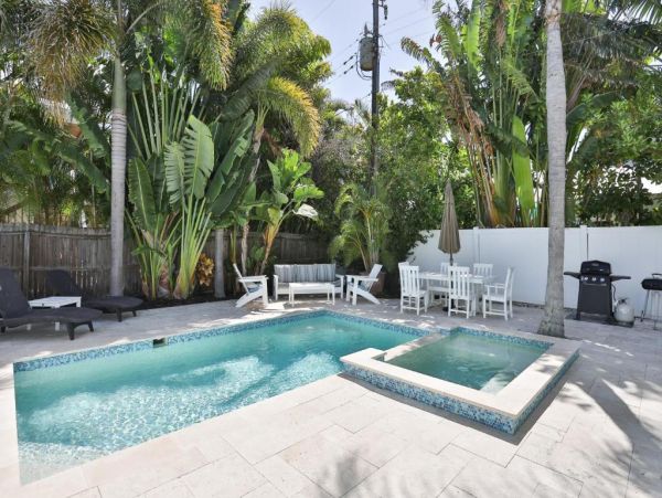 Holmes Beach Vacation Duplex Three Bedroom with Pool