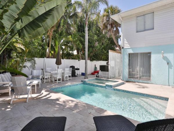 Holmes Beach Vacation Duplex Three Bedroom with Pool