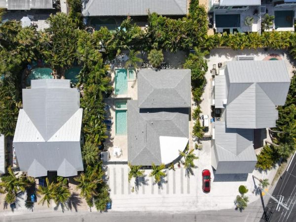 Holmes Beach Vacation Duplex Three Bedroom with Pool