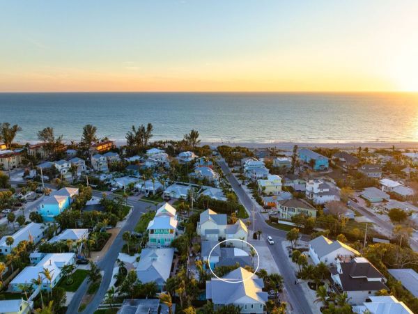 Holmes Beach Vacation Duplex Three Bedroom with Pool - additional view, photo 4