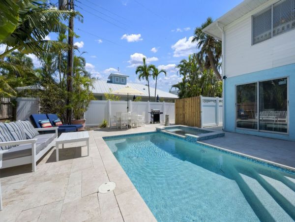 Holmes Beach Vacation Duplex Three Bedroom with Pool - additional view, photo 2