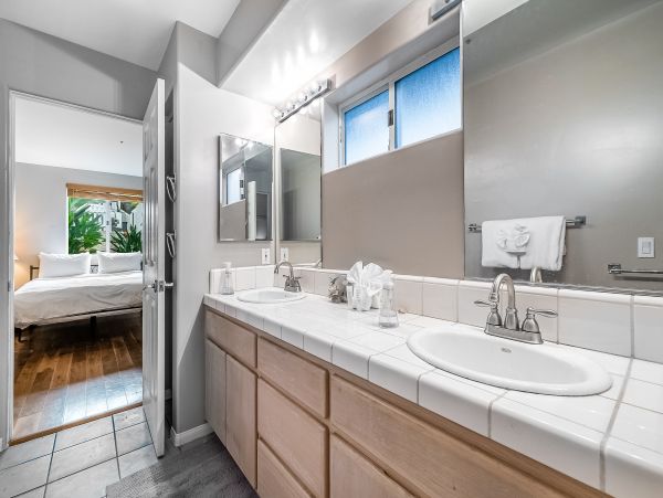 San Diego Beach Communities North Home 1028447