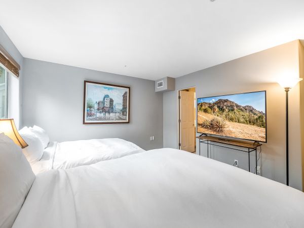 San Diego Beach Communities North Home 1028447