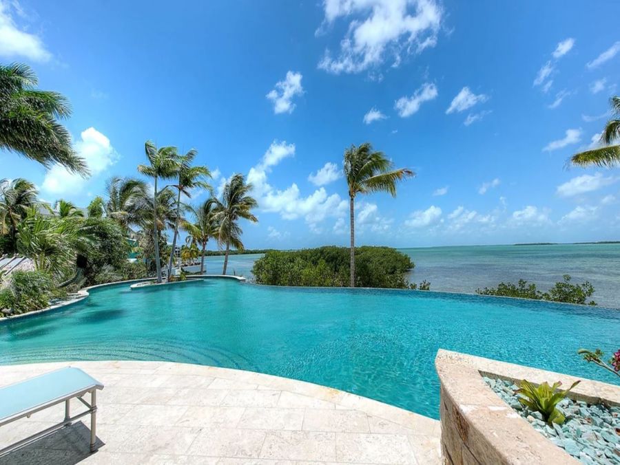 Exquisite Six Bedroom Vacation Estate in Summerland Key