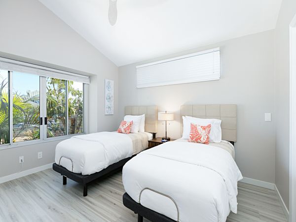 San Diego Beach Communities North Home 1028458