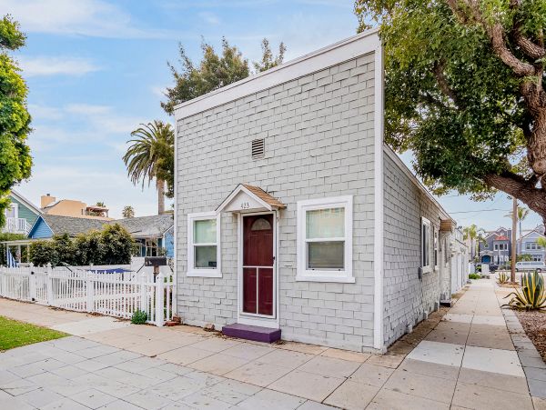 San Diego Beach Communities North Home 1028459