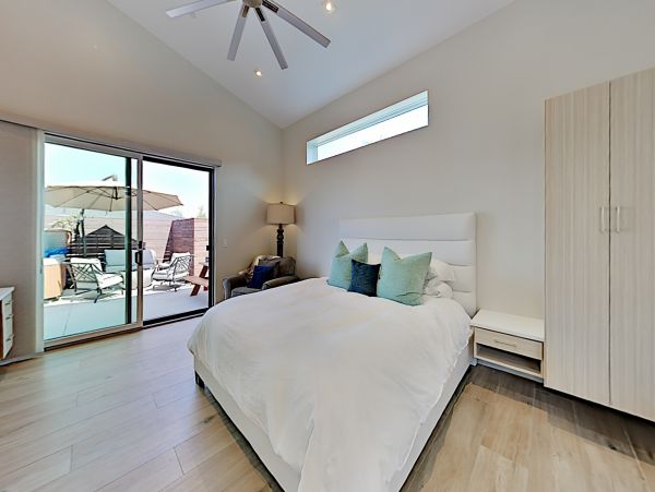 San Diego Beach Communities North Home 1028460