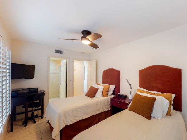 San Diego Beach Communities North Home 1028471