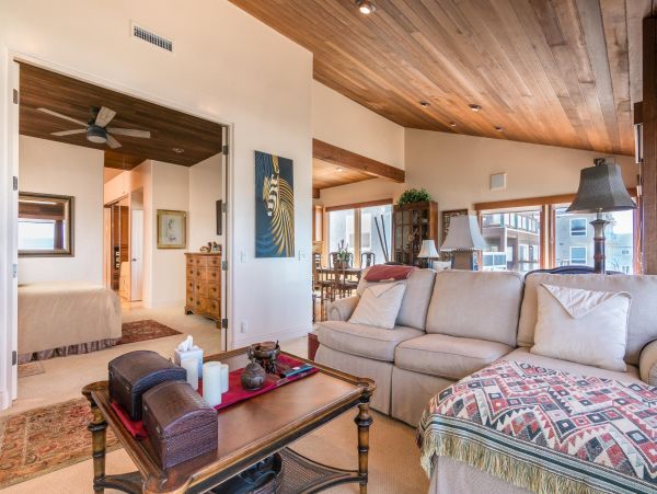San Diego Beach Communities North Home 1028472