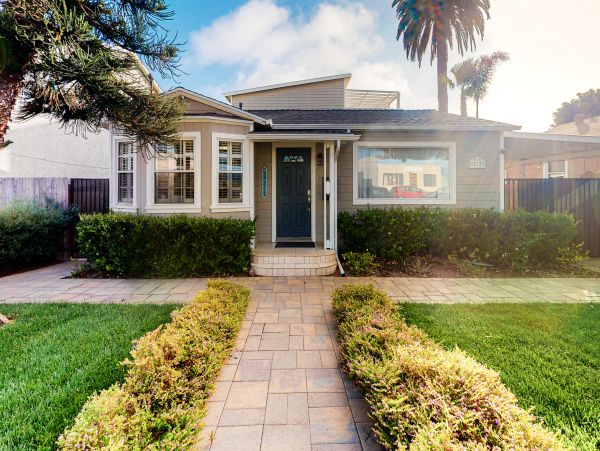 San Diego Beach Communities North Home 1028473