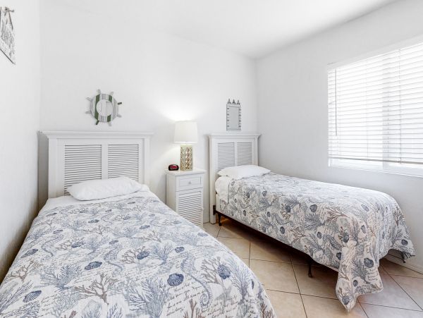 San Diego Beach Communities North Home 1028476
