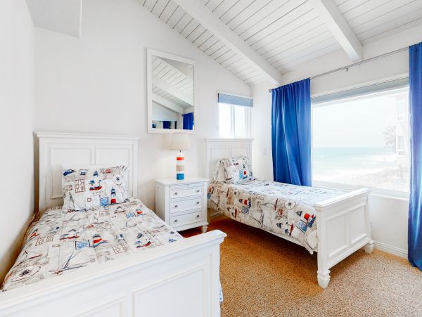 San Diego Beach Communities North Home 1028477