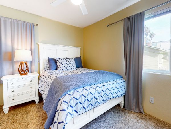 San Diego Beach Communities North Home 1028478
