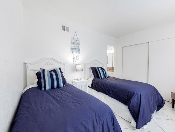 San Diego Beach Communities North Home 1028479