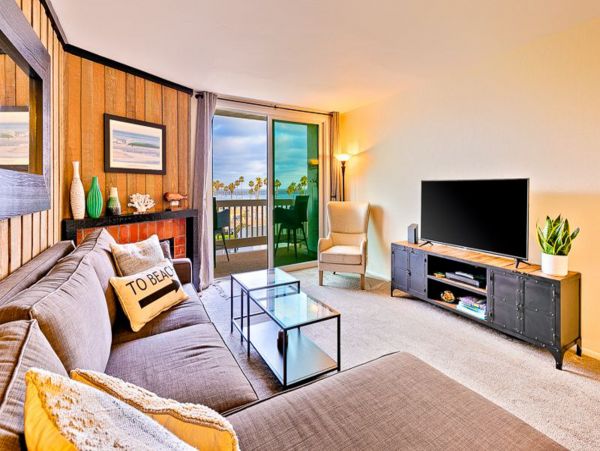 San Diego Beach Communities North Home 1028498