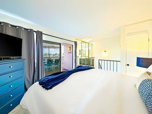 San Diego Beach Communities North Home 1028498