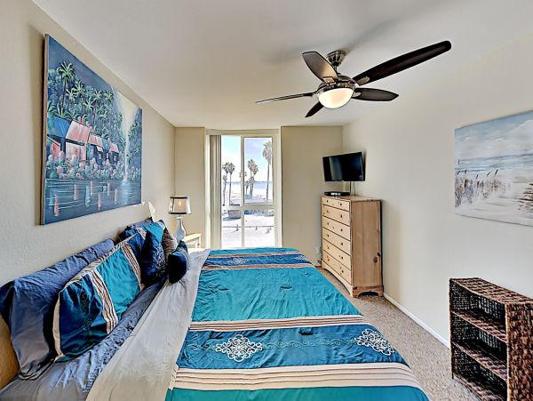 San Diego Beach Communities North Home 1028506