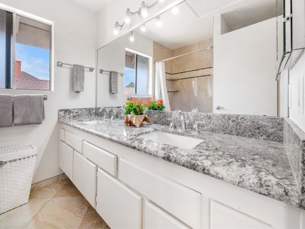 San Diego Beach Communities North Home 1028509