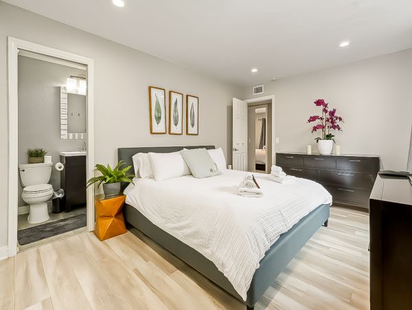 San Diego Beach Communities North Home 1028510