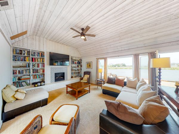 San Diego Beach Communities North Home 1028526