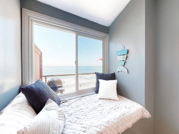 San Diego Beach Communities North Home 1028533