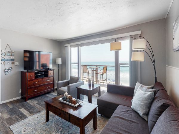 San Diego Beach Communities North Home 1028533