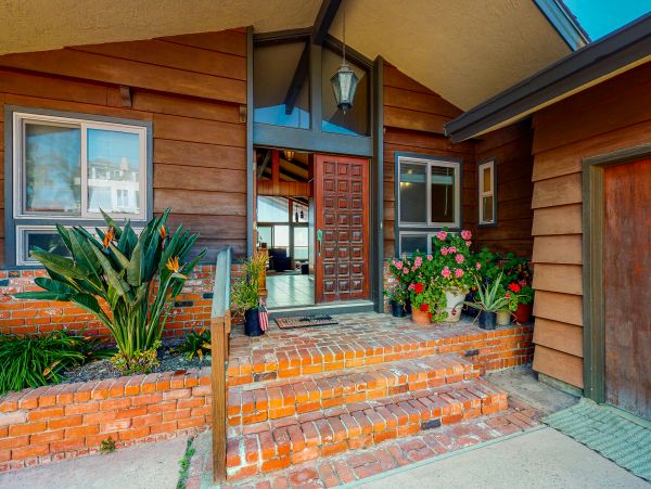 San Diego Beach Communities North Home 1028535