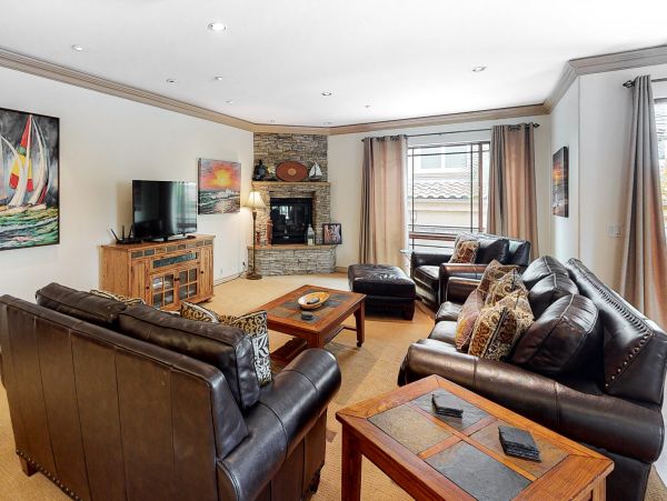 San Diego Beach Communities North Home 1028536