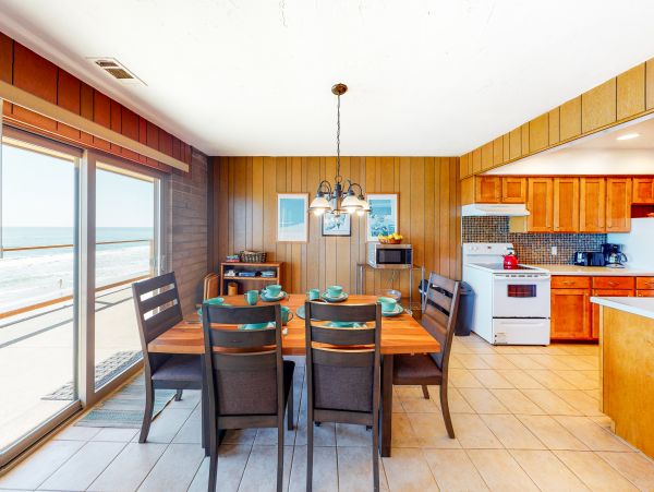 San Diego Beach Communities North Home 1028537