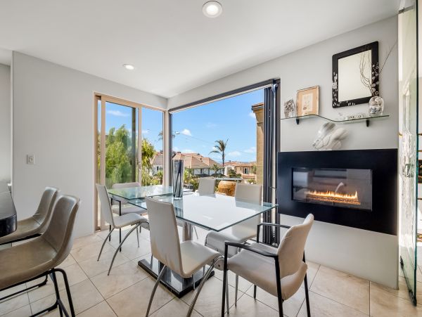 San Diego Beach Communities North Home 1028539