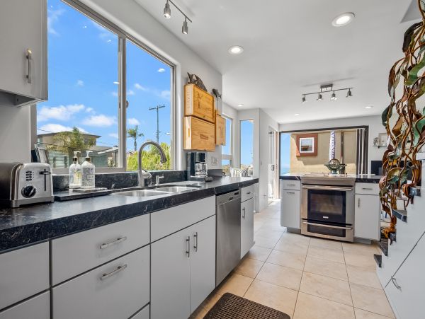 San Diego Beach Communities North Home 1028539