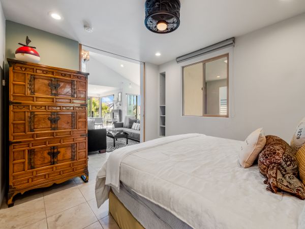 San Diego Beach Communities North Home 1028539