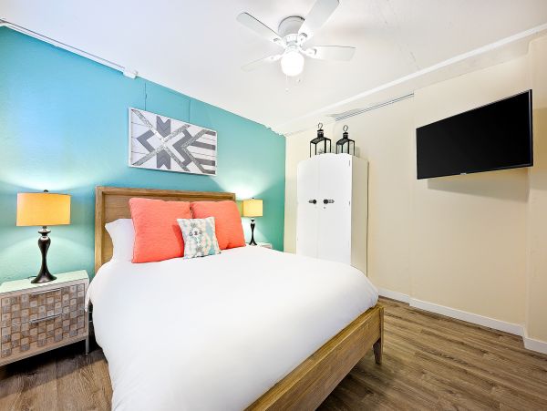 San Diego Beach Communities North Home 1028545