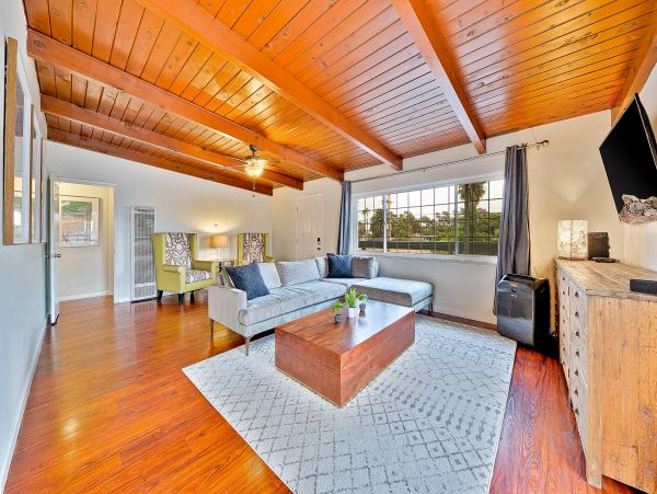San Diego Beach Communities North Home 1028546