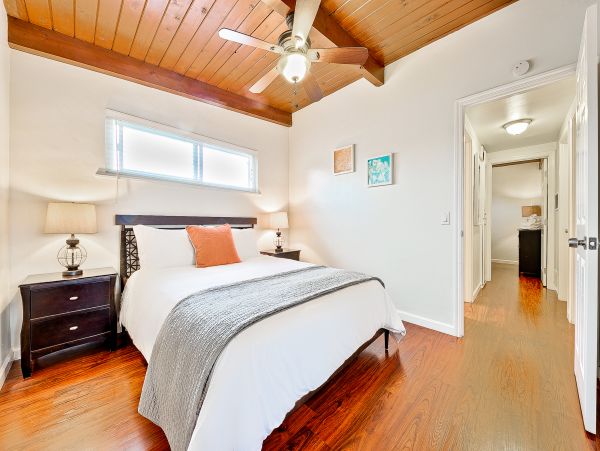 San Diego Beach Communities North Home 1028546