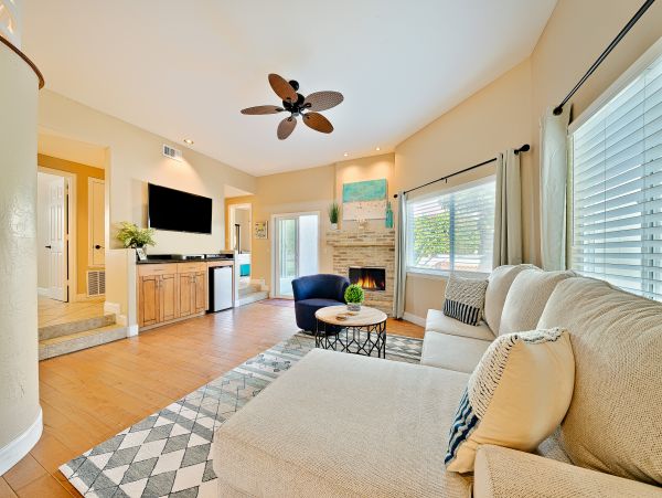 San Diego Beach Communities North Home 1028549
