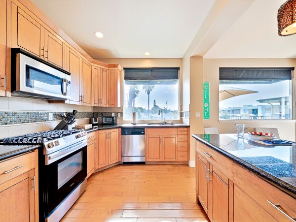San Diego Beach Communities North Home 1028549