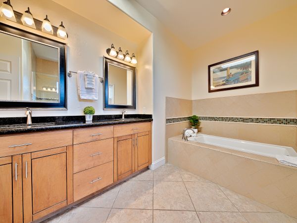 San Diego Beach Communities North Home 1028549